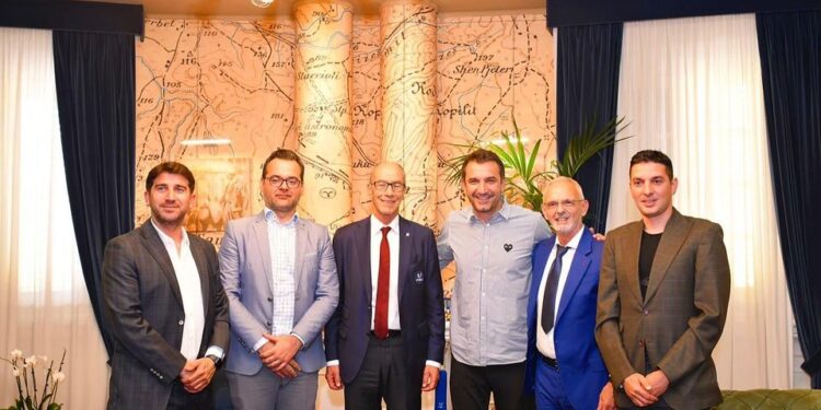 Një Tiranë rinore, me një administratë të freskët dhe me ide, është shtysa kryesore e një Federate që punon për këtë rini.