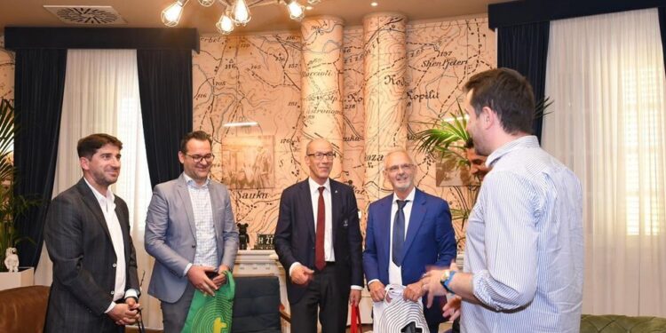 Një Tiranë rinore, me një administratë të freskët dhe me ide, është shtysa kryesore e një Federate që punon për këtë rini.