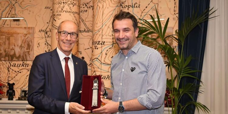 Një Tiranë rinore, me një administratë të freskët dhe me ide, është shtysa kryesore e një Federate që punon për këtë rini.