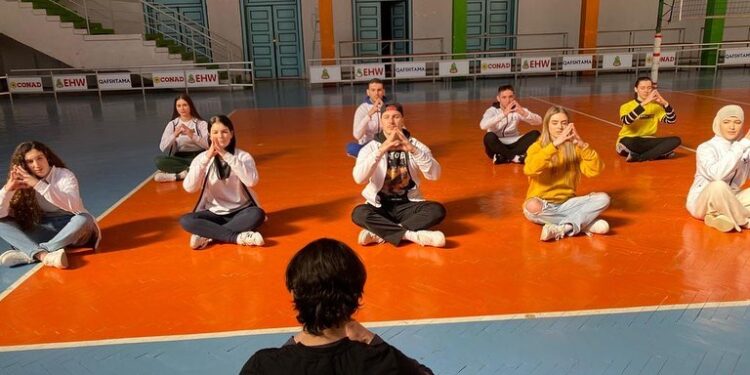 👏 Në seancën e sotme të Yogas dhe relaksimit të thellë motivacional, me vulnetarët e FSHSU dhe specialistin e Yogas Dorian Zazo.🧘‍♀️