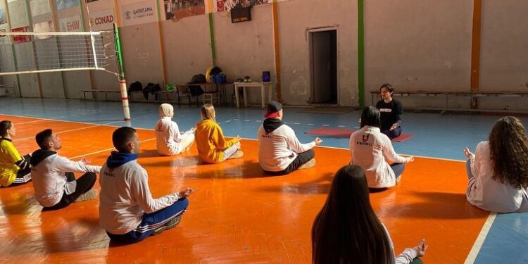 👏 Në seancën e sotme të Yogas dhe relaksimit të thellë motivacional, me vulnetarët e FSHSU dhe specialistin e Yogas Dorian Zazo.🧘‍♀️