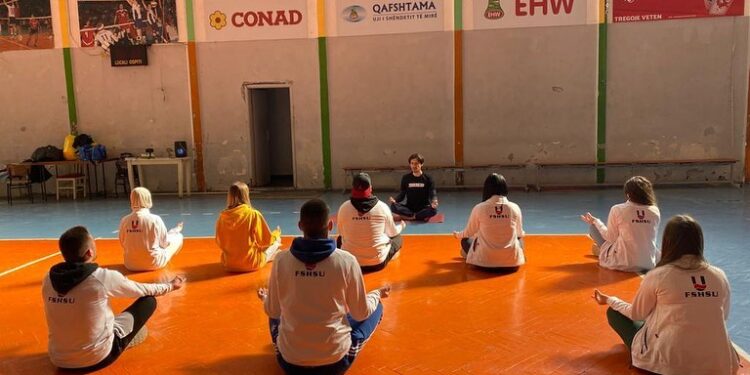 👏 Në seancën e sotme të Yogas dhe relaksimit të thellë motivacional, me vulnetarët e FSHSU dhe specialistin e Yogas Dorian Zazo.🧘‍♀️
