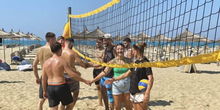 ▶️Në kuader të Ditës Ndërkombetare të Sportit Universitar, Federata Shqiptare e Sportit Universitar organizoje lojera argëtuese si beach volleyball dhe futboll në rere , nuk mungoi as sporti atletikes (vrap) dhe noti meshkuj & femra , në Gjirin e Lalzit .✅