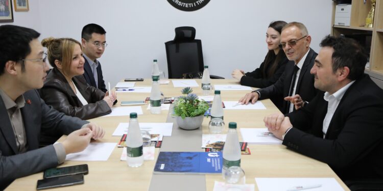 Rikthehet Kampionati Universitar i Ping Pongut